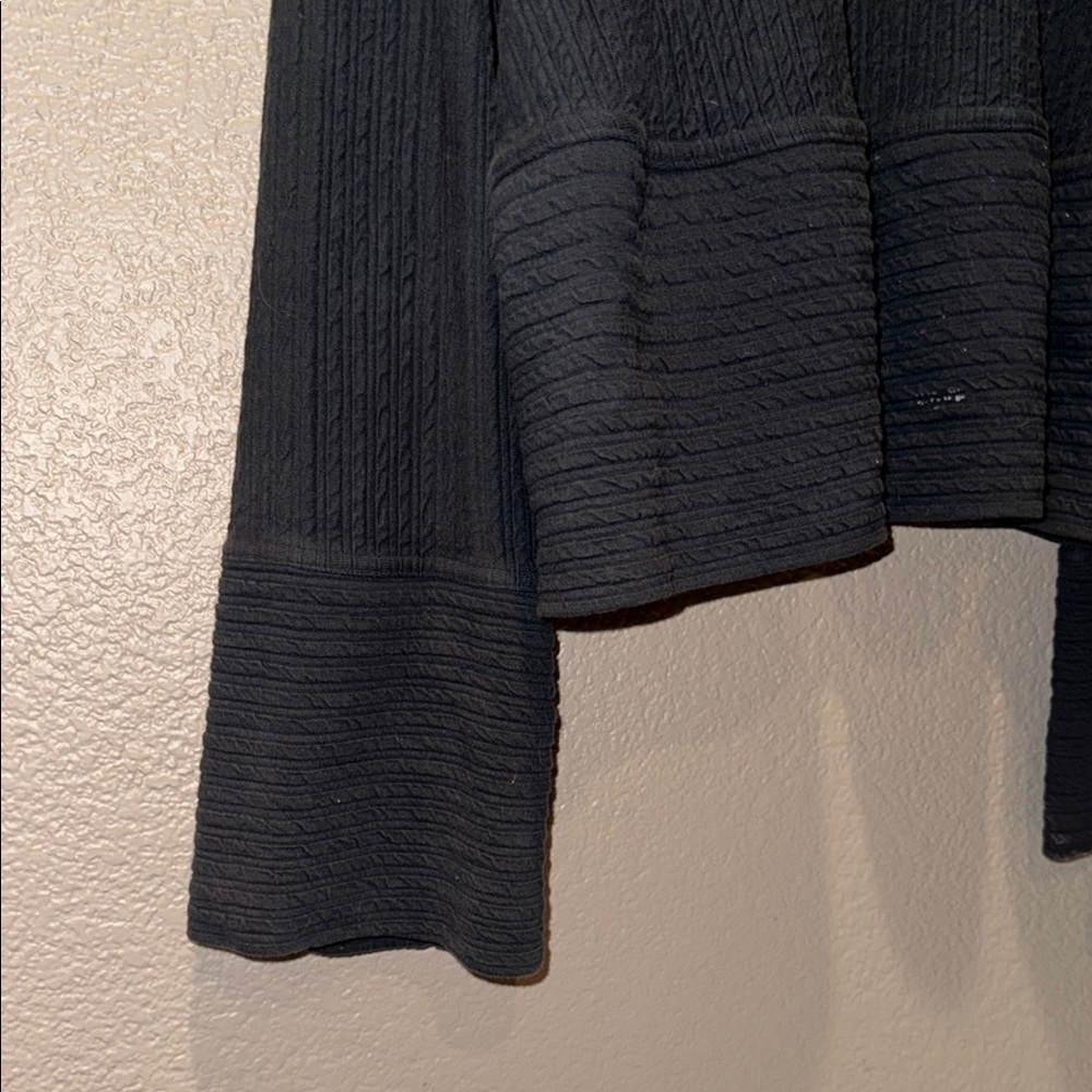 Lululemon Women's Black Sweater - Picture 5 of 7